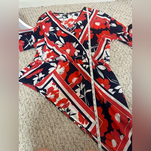 Soho New York & Company Red and Navy Floral Assymetrical Blouse size L - Picture 5 of 6